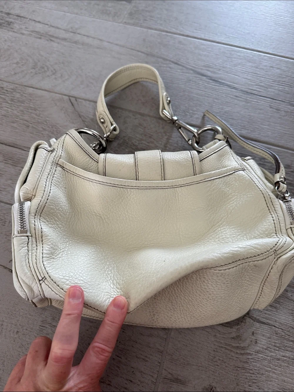 Banana Republic Cream Leather Shoulder Bag with Ring Detail needs good cleaning